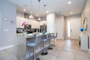Fridge, microwave, oven, stovetop - 3 Suites | 6 Min to Disney (Kissimmee)