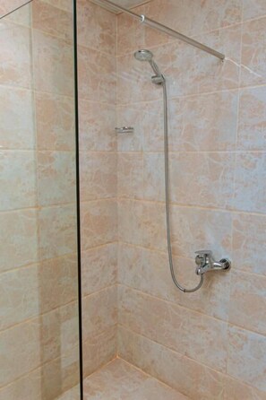 Shower, free toiletries, hair dryer, towels - GOSONA LBASIKA HOTEL (Madinah)