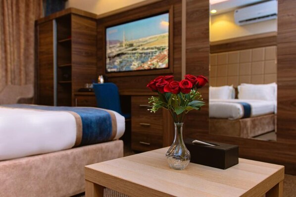 Desk, laptop workspace, iron/ironing board, free WiFi