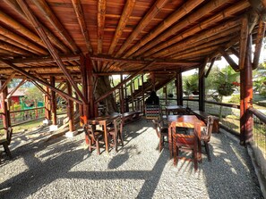 Outdoor dining - Eco Hotel Green Eden  (Pereira)
