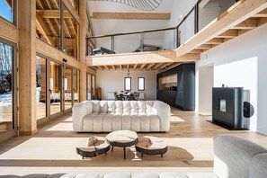 TV - Chalet Luxe Black Arves – Spacious Retreat with Nordic Spa, Sauna & Home Cinema (Fontcouverte-la-Toussuire)