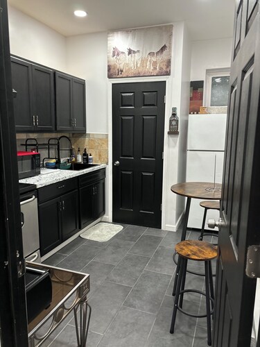 1 bedroom across Temple Pharmacy & Dental School