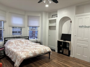 1 habitación, escritorio, wifi gratis y ropa de cama