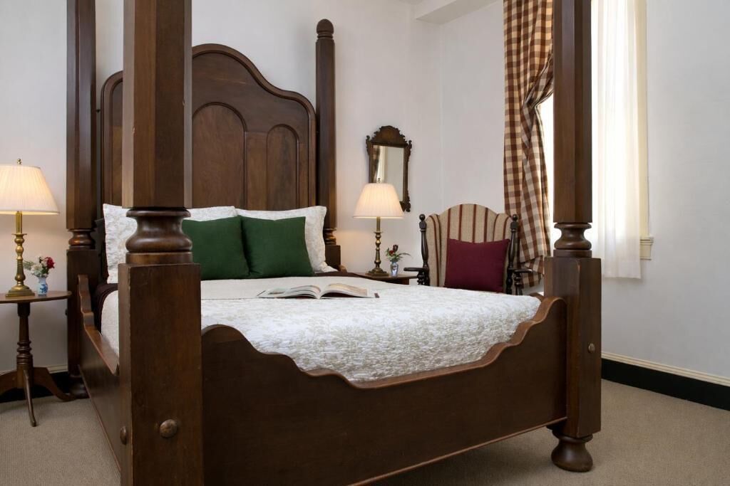 Elite Suite, Private Bathroom, Courtyard View | Desk, soundproofing, iron/ironing board, free WiFi