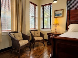 Marion-Fortune Suite | Desk, soundproofing, iron/ironing board, free WiFi