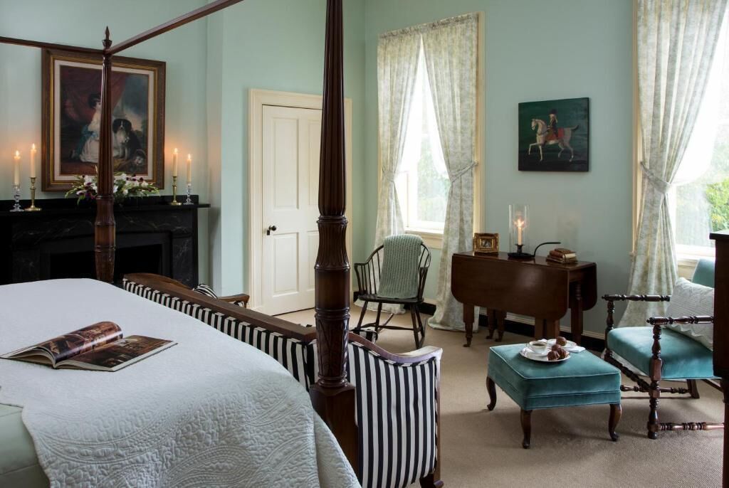 Luxury Suite, Private Bathroom, Garden View | Desk, soundproofing, iron/ironing board, free WiFi