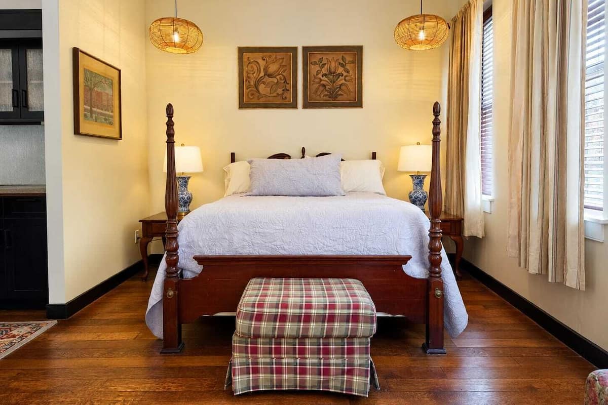 Queen-Esther Suite | Desk, soundproofing, iron/ironing board, free WiFi