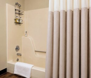 Marion-Fortune Suite | Bathroom | Free toiletries, hair dryer, bathrobes, towels - Rachael's Inner Harbor Boutique Inn (Baltimore)