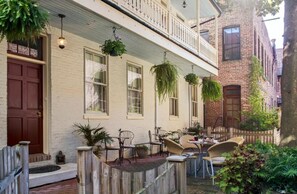 BBQ/picnic Area - Rachael's Inner Harbor Boutique Inn (Baltimore)