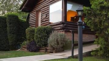 Comfort-Doppelzimmer, Terrasse, Blick auf den Innenhof | Außendetails