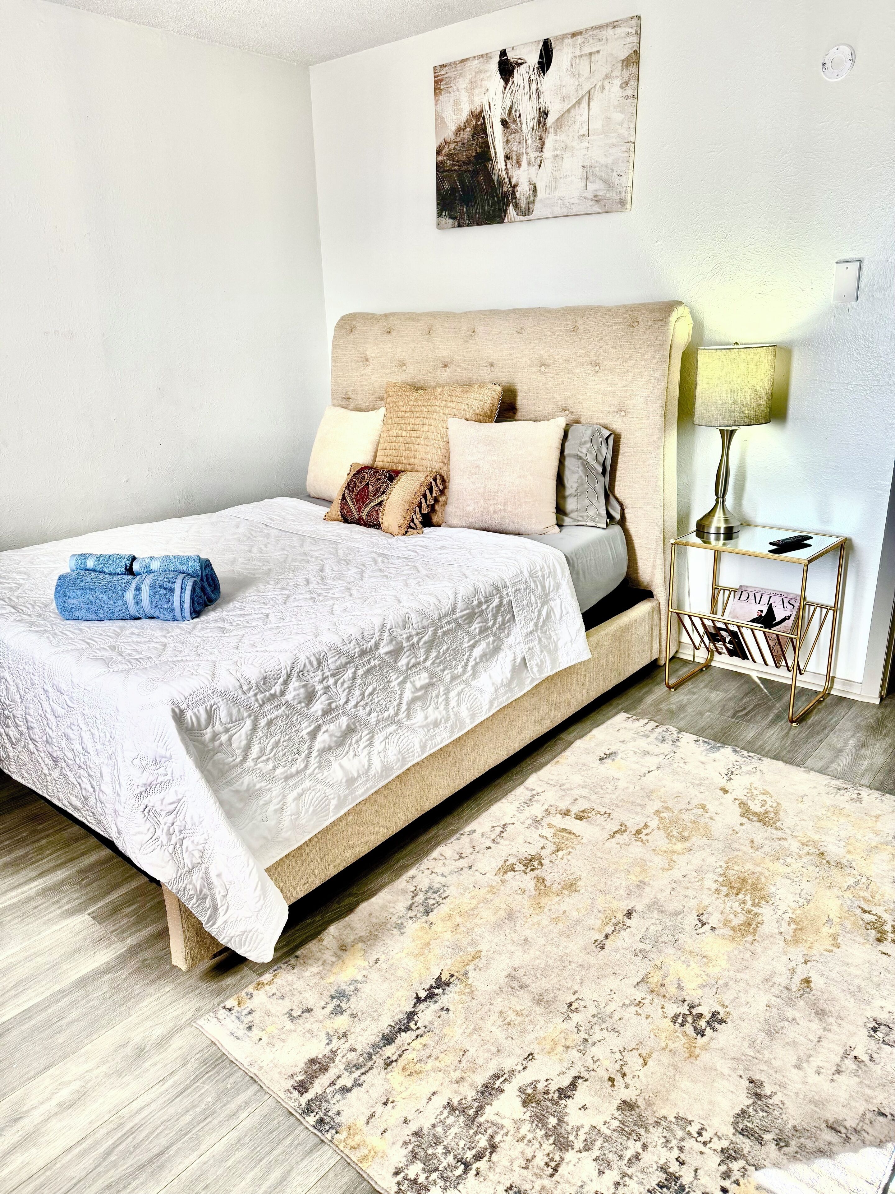 3 habitaciones, escritorio, tabla de planchar con plancha y wifi gratis 