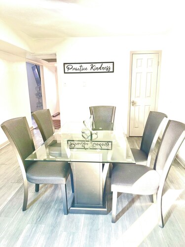 3-bedroom townhome Near Las Colinas