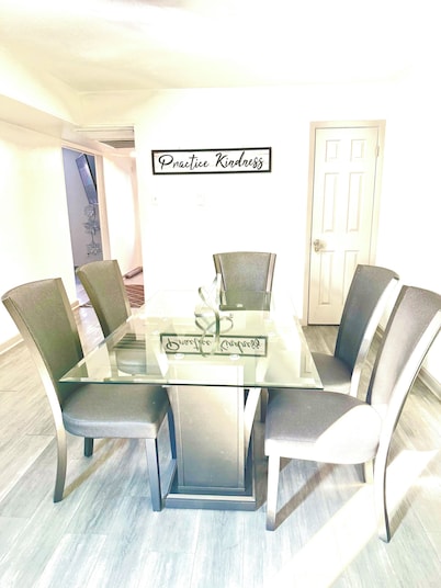 3-bedroom townhome Near Las Colinas