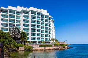Exterior - Spacious Luxury Penthouse Condado with Private Balconies, Ocean View and Pool (San Juan)