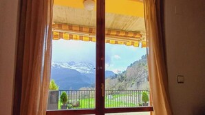 Unclassified image, 3 of 20, button - LA TERRAZA DE ESCARRILLA, with swimming pool in summer. Skiing 15min Formigal and Panticosa (Escarrilla)