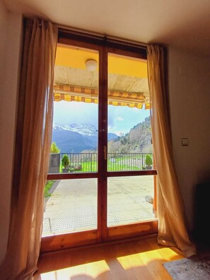 Interior - LA TERRAZA DE ESCARRILLA, with swimming pool in summer. Skiing 15min Formigal and Panticosa (Escarrilla)