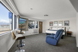 1 bedroom, iron/ironing board, WiFi, bed sheets - Junior Suite, 1 King Bed, Lake View (Polson)