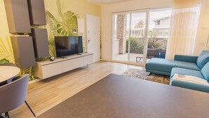 Living area - Armonia - Two Bedroom Apartment, Sleeps 6 (Desenzano del Garda)