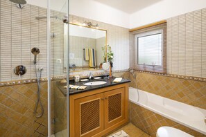 Doccia, asciugacapelli, bidet, asciugamani