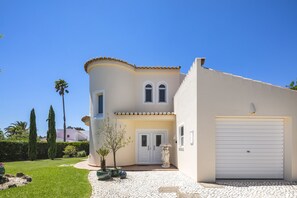Exterior - Casa Juniper - Villa with heatable pool and air conditioning near the beach (Carvoeiro)