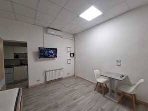 Interior - Independent Room with Private Access in Fairgrounds (Bologna)