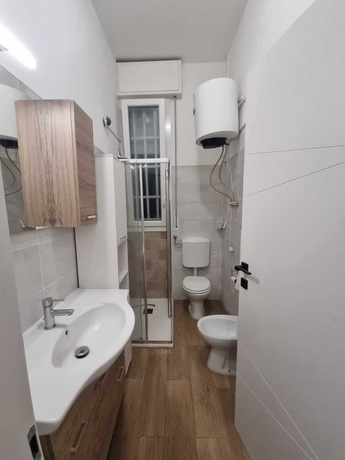 Doccia, bidet, asciugamani, sapone