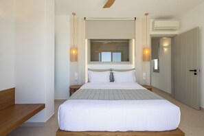 In-room safe, soundproofing, iron/ironing board, free WiFi - Evira Suites (Santorini)
