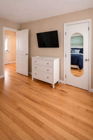 3 bedrooms, free WiFi, bed sheets - 3-bedroom house on Webster Lake with amazing views, beach and boat launch access (Webster)