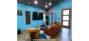 Smart TV - "The Drive Thru"@Lake Travis
A propper GAME ROOM you can literally DRIVE Thru (Leander)