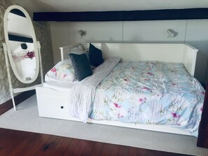 5 Schlafzimmer, Bügeleisen/Bügelbrett, Reisekinderbett, Internetzugang