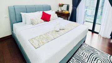 Desk, soundproofing, iron/ironing board, free WiFi