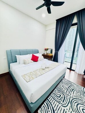 Desk, soundproofing, iron/ironing board, free WiFi - The Manor by Panorama Suite (Kuala Lumpur)