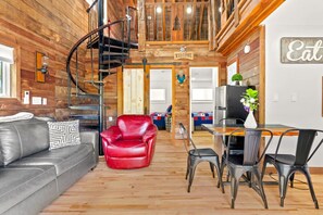 Smart TV - Barn-Again. Private Lake, Mtn view, fishing (Big Indian)