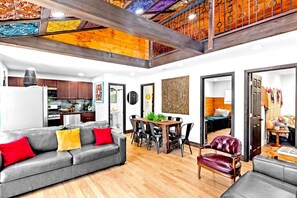 Interior - MoonBeam - Meditation retreat (Big Indian)