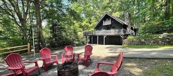 Location! Location! Near food, coffee, breweries! Entire Cabin in Burnsville,NC