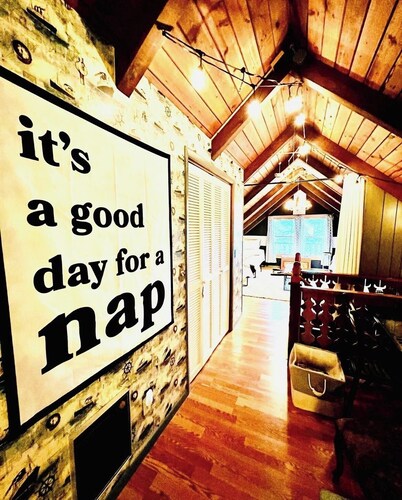 Location! Location! Near food, skiing, breweries! Entire Cabin in Burnsville,NC