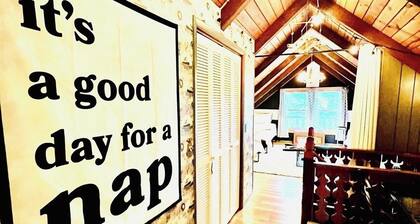 Location! Location! Near food, skiing, breweries! Entire Cabin in Burnsville,NC