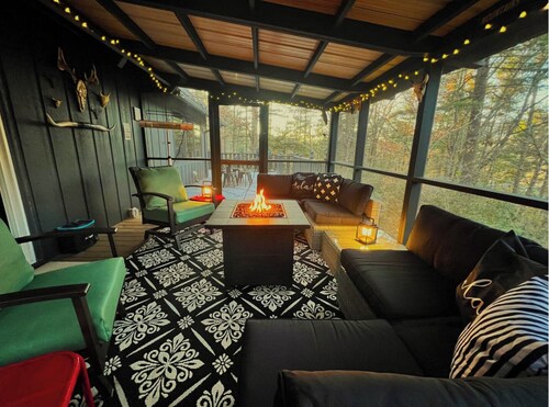 Location! Location! Near food, skiing, breweries! Entire Cabin in Burnsville,NC