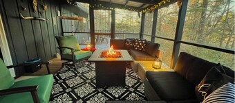 Location! Location! Near food, skiing, breweries! Entire Cabin in Burnsville,NC