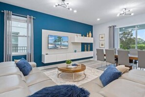 TV, video games - 381 Fantastic Home Near Disney 5BD/5BT/14P (Kissimmee)