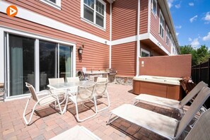 Outdoor dining - 7532 Perfect Home 5 Minutes from Disney – 5BD 15P (Kissimmee)