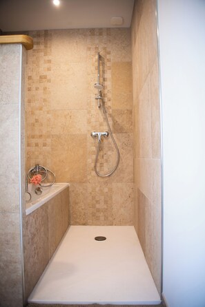 Hair dryer, towels, soap, shampoo