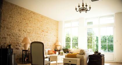 Pavilion in the heart of Domaine de la Briouse