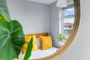 Interior - 3 bed - Sleeps 7 - Modern & Comfort (Nottingham)