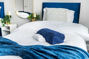 3 bedrooms, iron/ironing board, WiFi, bed sheets - 3 bed - Sleeps 7 - Modern & Comfort (Nottingham)