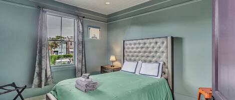 2 bedrooms, iron/ironing board, Internet, bed sheets