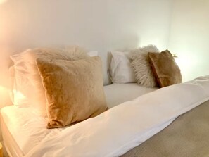 1 bedroom, iron/ironing board, free WiFi, bed sheets - Beaut. Hausmannian flat in Oberkampf near Marais (Paris)