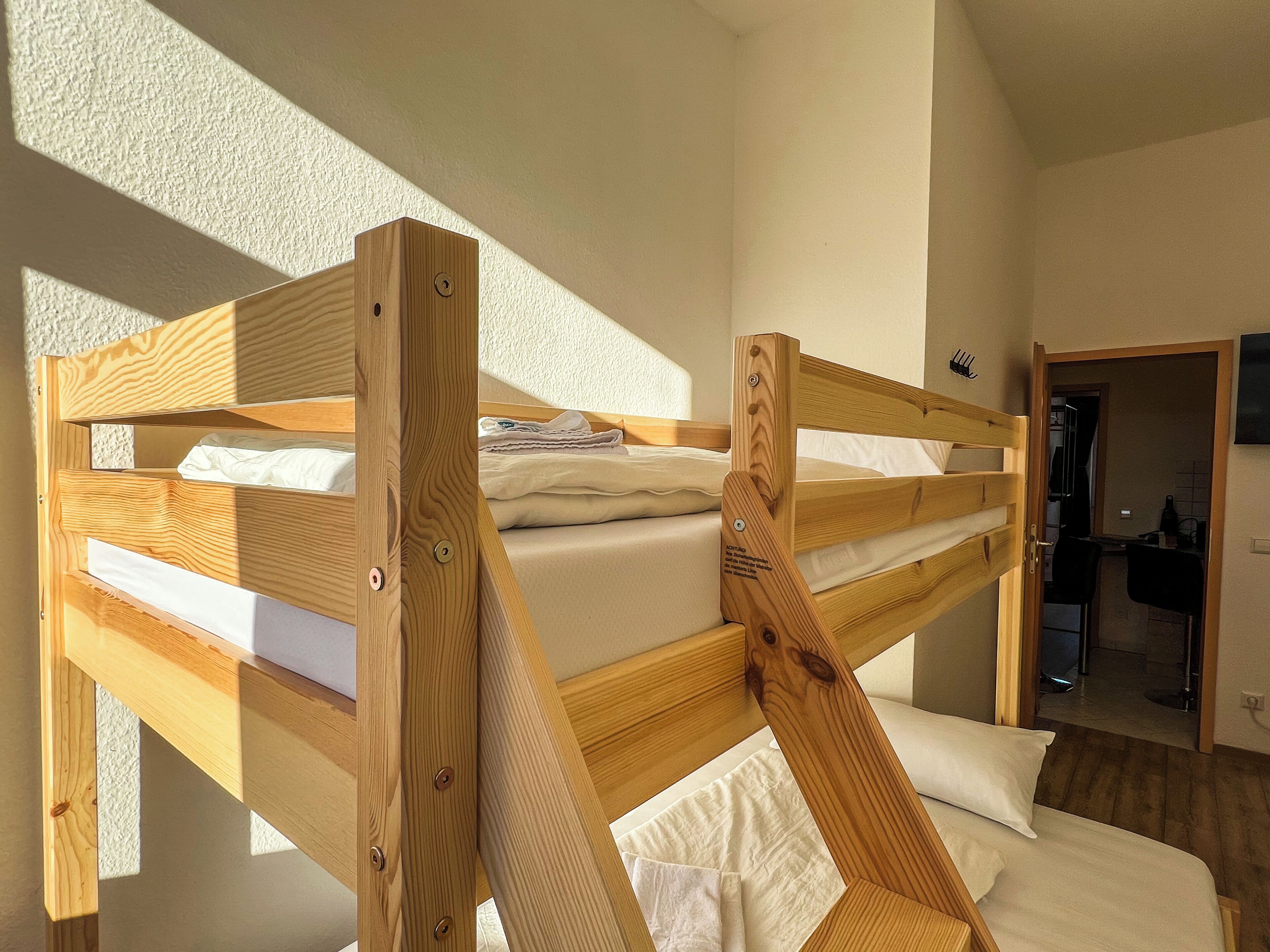 Bügeleisen/Bügelbrett, Reisekinderbett, kostenloses WLAN, Bettwäsche