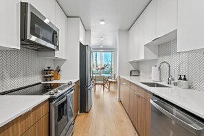 Fridge, microwave, oven, stovetop - Marina Spirit - Front Row Water View Pool, Gym (Marina del Rey)