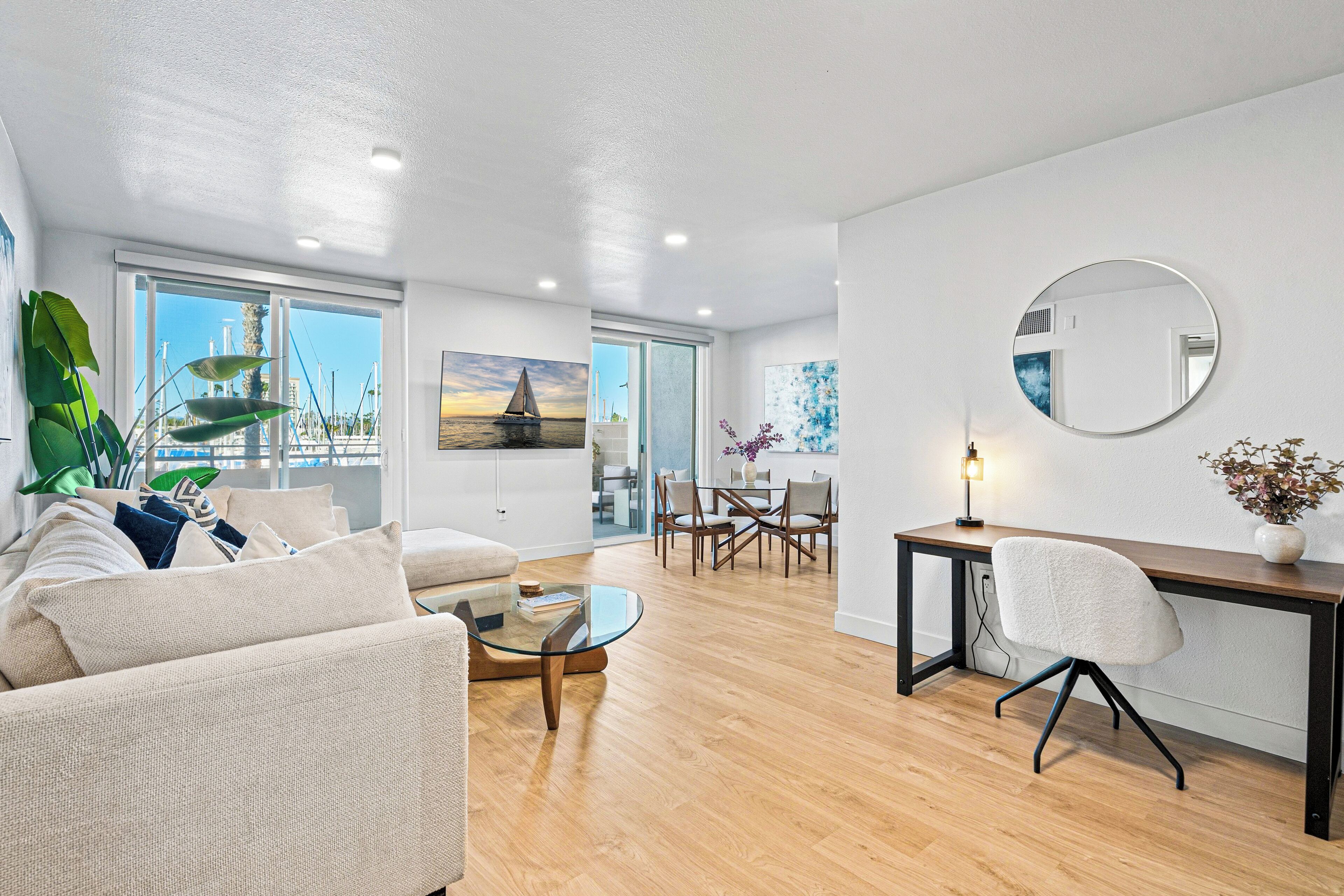 Smart TV, computer monitors